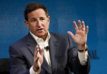 Pentru Oracle Corporation totalul veniturilor trimestriale au fost de 11,1 miliarde USD