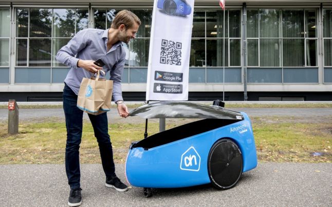 Un lanţ de supermarketuri din Olanda testează Aitinomi, un robot autonom de livrare a cumparăturilor