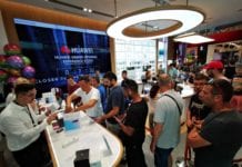 Primul Huawei Experience Store din România