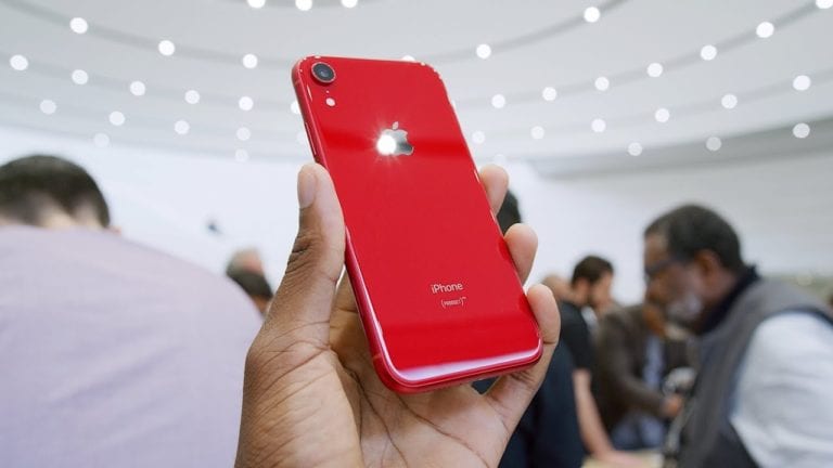 Apple plăteşte un miliard de dolari pentru divizia de modemuri pentru smartphone-uri a Intel