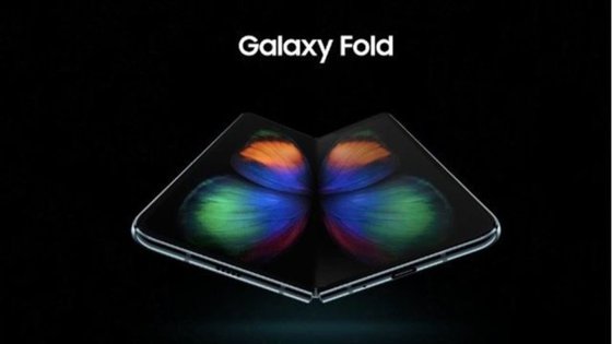 Samsung a reparat defecţiunile şi începe vânzarea telefonului pliabil Galaxy Fold