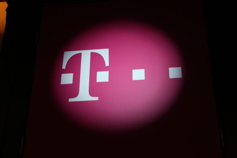 Omul de afaceri Spas Rusev – un ”oligarh de dreapta”, personaj controversat, suspectat de legături cu lumea interlopă bulgară – favorit să preia divizia de mobil a Telekom
