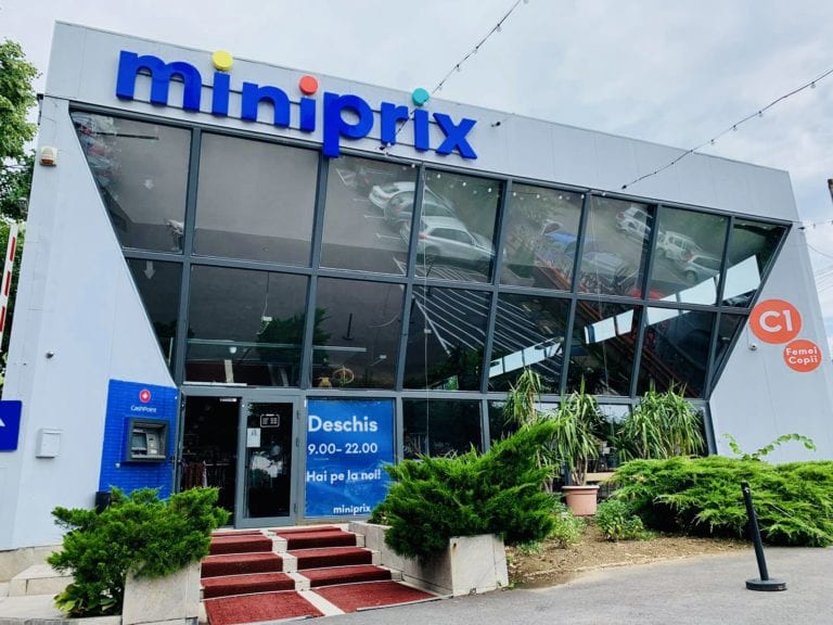 Retailerul Miniprix a construit o aplicaţie pentru donaţii de haine pe blockchain împreună cu compania românească SupplyBlockchain