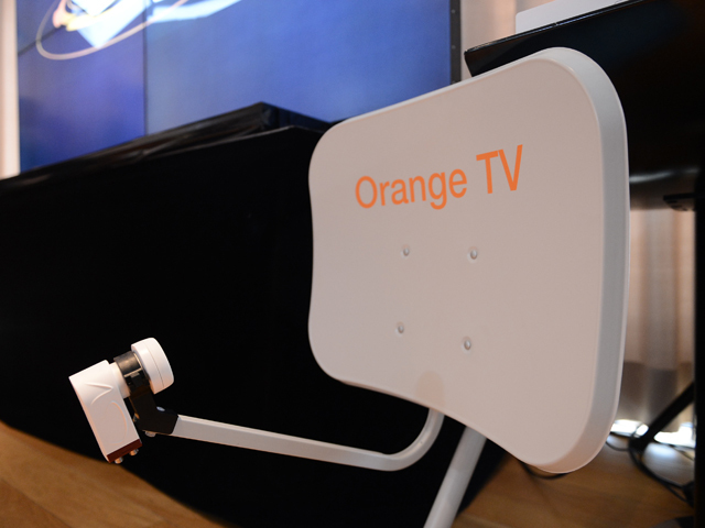 Orange a modificat grila TV şi le cere clienţilor fie să plătească 1,5 euro în plus pe lună, fie să rezilieze contractul