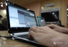 Românii preferă să-şi petreacă timpul liber în faţa televizorului şi pe Internet (studiu)