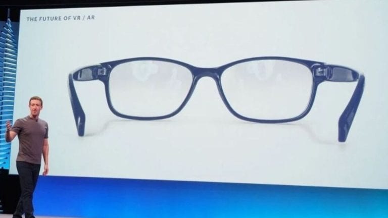 Facebook şi Ray-Ban lucrează la o pereche de ochelari smart care să înlocuiască smartphone-urile