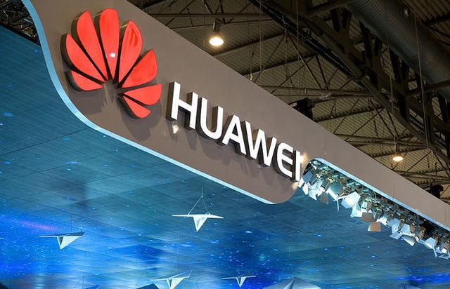 Chinezii trec la investiţii: Huawei anunţă că va investi 1,5 miliarde dolari într-un program pentru dezvoltatori software