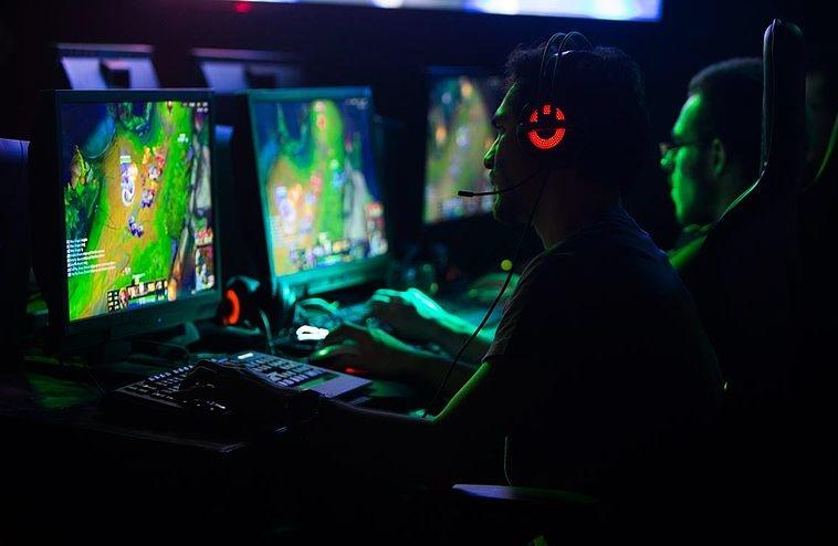 Jocuri video și modă: Louis Vuitton crează înfățișări noi pentru eroii din League of Legends