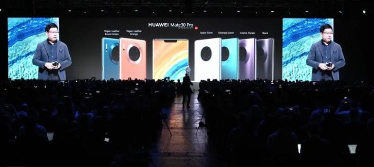 O sursă de la Huawei spune că aplicațiile Google sunt ușor de instalat pe Mate 30. Pe internet au apărut tutoriale în care utilizatorilor li se arată site-ul chinez pe care trebuie să intre