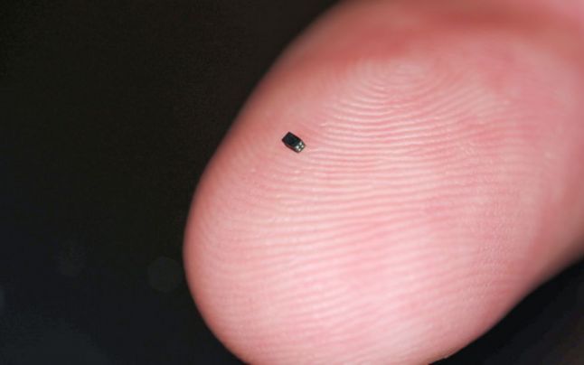 Cum arată şi la ce este folosit cel mai mic aparat de filmat din lume