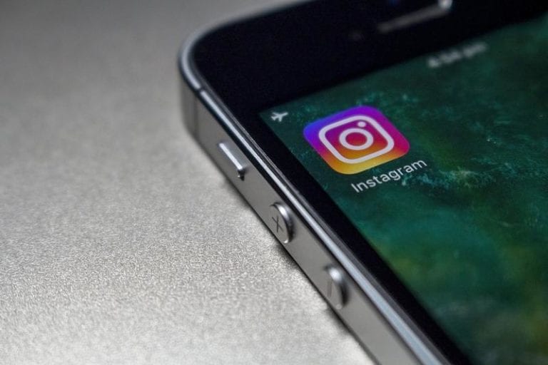 Instagram nu te mai lasă să vezi ce like-uri dau prietenii tăi