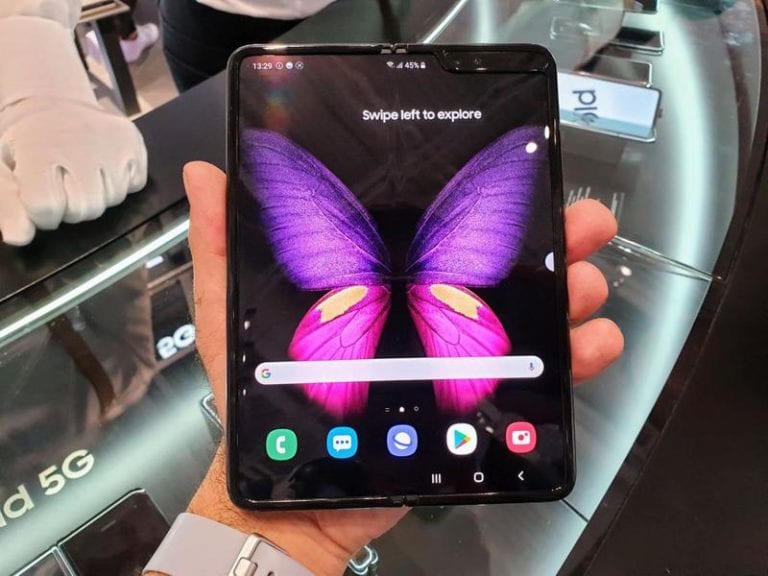 Telefonul pliabil Samsung Galaxy Fold poate fi comandat la noi, cu prețuri între 10.000 și 15.400 lei