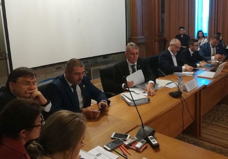 Ministrul propus la Transporturi și Comunicații, Lucian Bode, întrebat dacă susține eliminarea facilităților către IT-ști: Nicio categorie profesională nu va fi impozitată fără o consultare reală / Licitația 5G nu mai are nicio șansă anul acesta