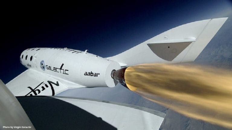 Virgin Galactic va deveni luni prima companie de turism spaţial listată la bursă