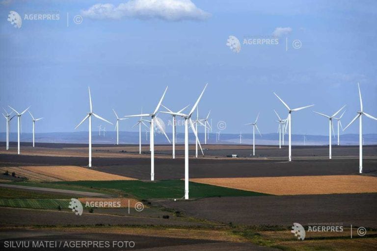 România îşi va asuma la Bruxelles o ţintă de energie regenerabilă de 30,5% pentru anul 2030