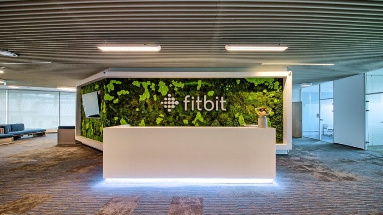 Google cumpără Fitbit