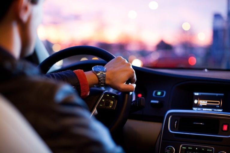 Serviciile de tip Bolt sau Uber vor reduce ponderea autovehiculelor proprietate personală la 29% în 2028, de la 46% în 2018