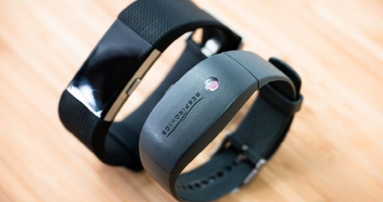 Google cumpara Fitbit si intra in competitie cu Apple
