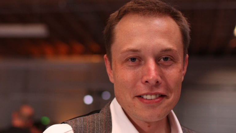 Elon Musk, CEO-ul Tesla şi SpaceX, a anunţat că renunţă la Twitter