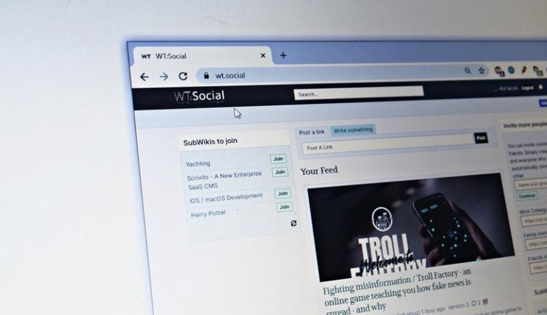 Fondatorul Wikipedia vrea sa facă un nou Facebook, dar fără reclame