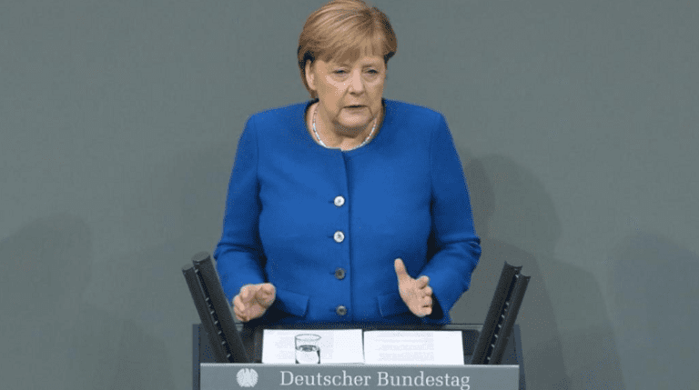 Merkel: Germania trebuie să aibă 1 milion de staţii de încărcare a automobilelor electrice până în 2030