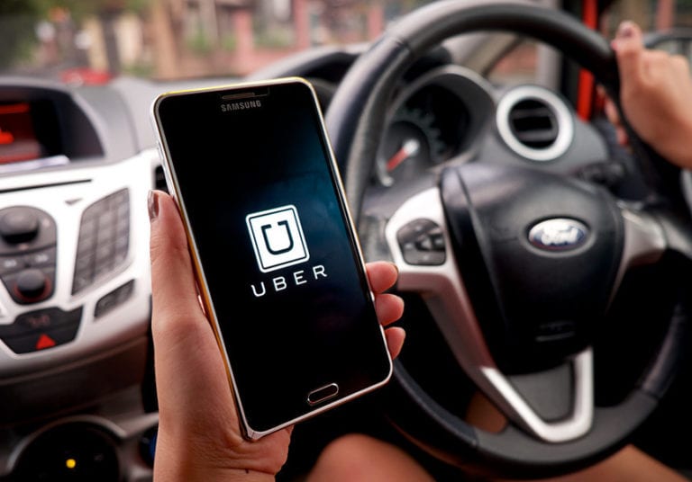 Co-fondatorul Uber Travis Kalanick a vândut aproape 21% din acţiunile deţinute la companie, pentru aproape 547 de milioane de dolari