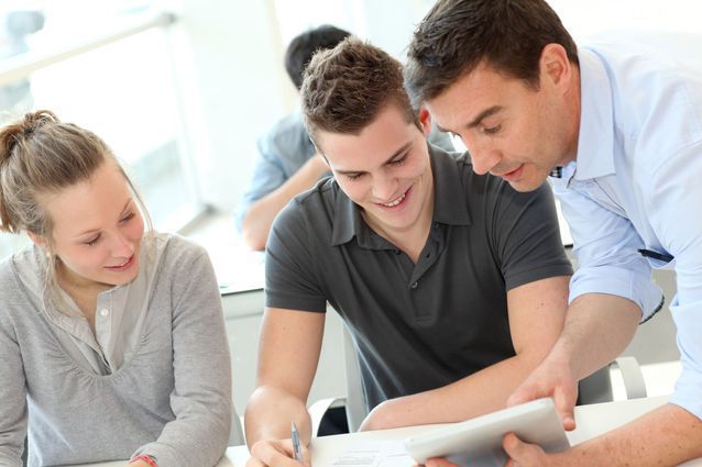 Vodafone: Aproape 6.000 de elevi şi peste 300 de profesori, înscrişi în platforma de e-learning dezvoltată de operator