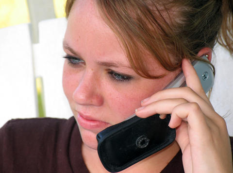 Comisia Europeană a agreat reducerea cu 10% a tarifelor de terminare a apelurilor de telefonie mobilă din România