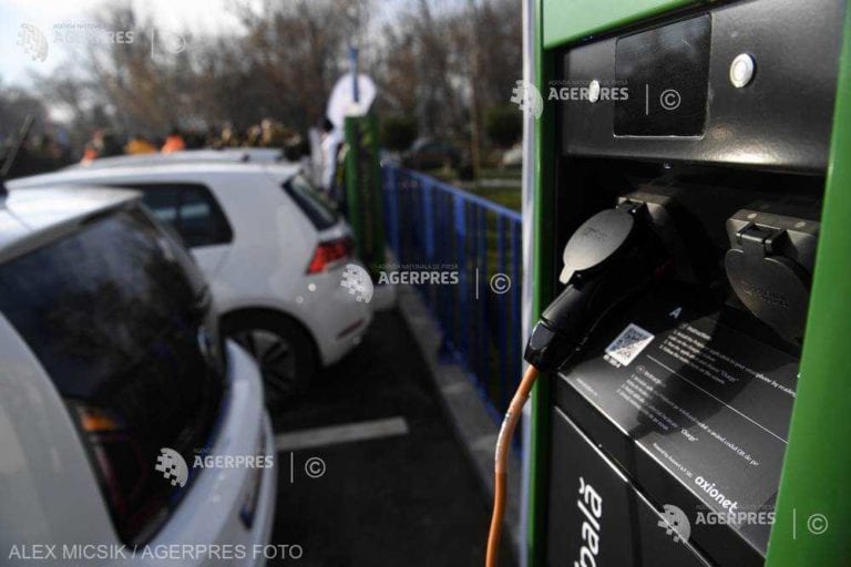 UE are nevoie de trei milioane de puncte de încărcare a maşinilor electrice, până în 2030, pentru a fi neutră climatic (analiză T&E)