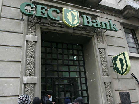 CEC Bank: clienţii vor putea face plăţi cu smartphone-urile cu soft de la Google