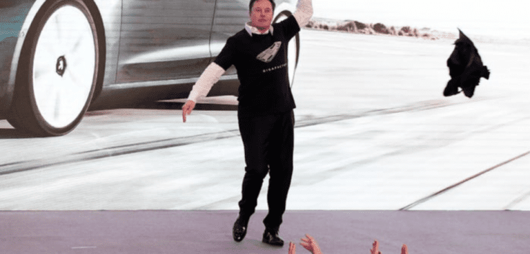 Elon Musk: „Maşinile Tesla vor putea vorbi în curând cu oamenii”