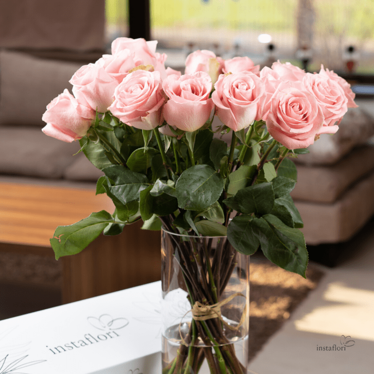 InstaFlori.ro, cu flori livrate în cutii, pentru clienţii care vor să îşi decoreze singuri casa sau locul de muncă