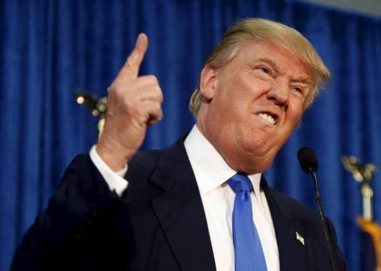 Trump vs Apple – Sau ce patesti cand nu ii parasti pe baietii rai la tati