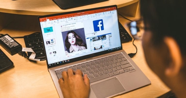 Facebook va permite parintilor sa vada istoricul conversatiilor copiilor