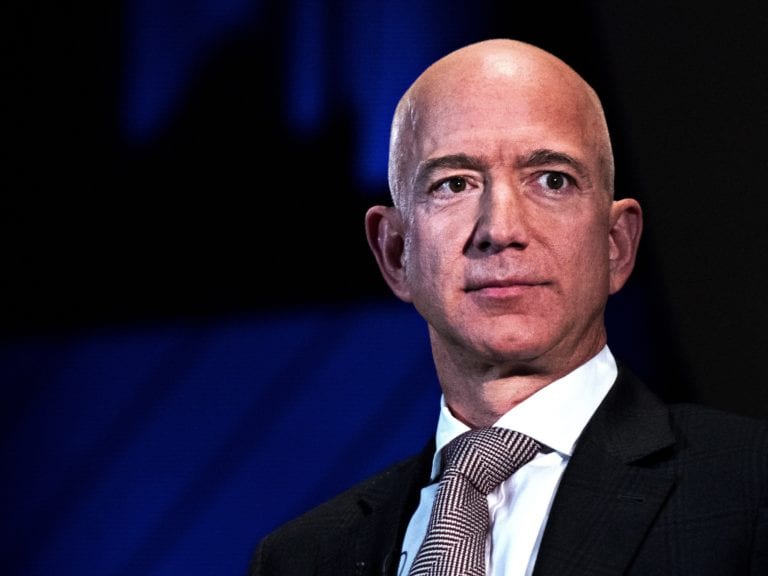 Jeff Bezos, omul din spatele Amazon, şi-a mărit averea cu 13 mld. dolari în doar 15 minute: preţul acţiunilor a explodat la Bursă după publicarea rezultatelor pe 2019