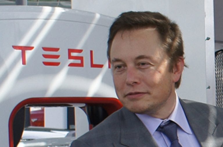 Acţiunile Tesla au urcat cu 17%, după profitul raportat de compania mixtă producătoare baterii deţinută cu Panasonic