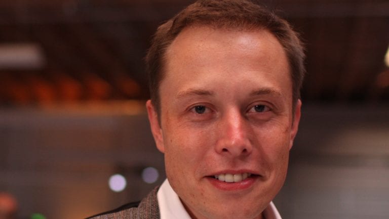 Elon Musk atacă din nou Facebook: Este plictisitor şi ar trebui să fie şters