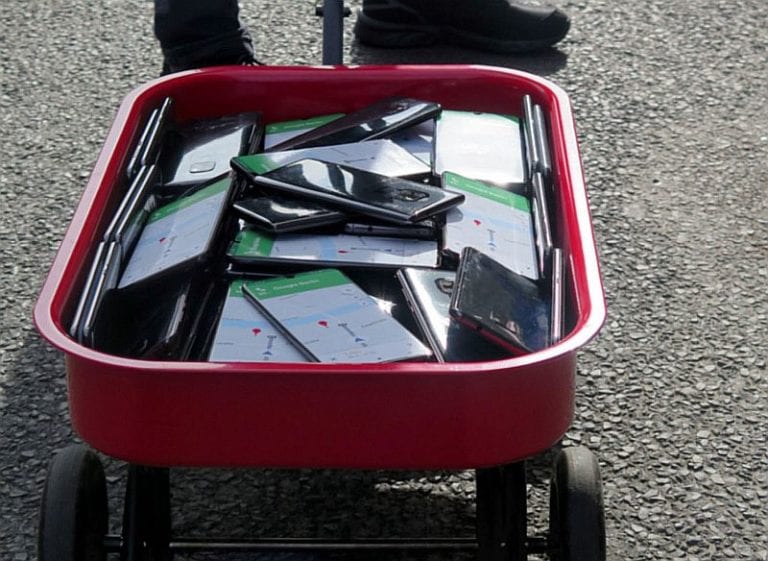 Cu poți păcăli Google Maps cu o grămadă de telefoane SH