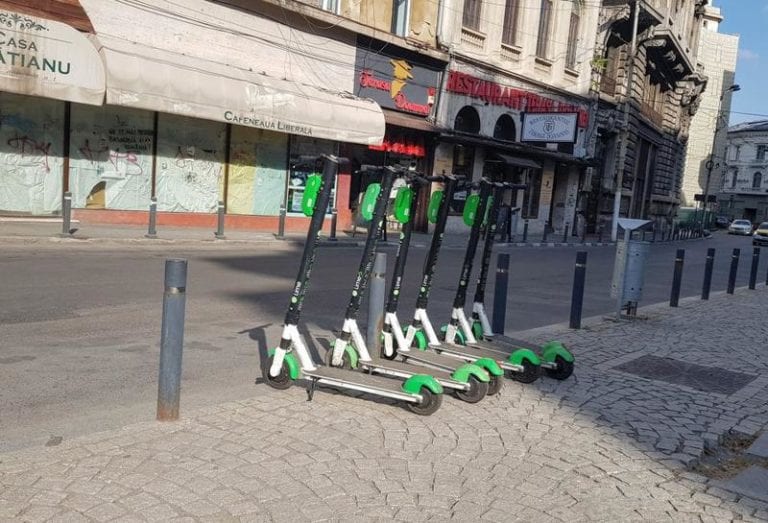 Trotinetele electrice nu mai au voie pe trotuar. OUG cu noile reguli de circulaţie cu trotinetele electrice, publicată în Monitorul Oficial Trotinetele electrice nu mai au voie pe trotuar. OUG cu noile reguli de circulaţie cu trotinetele electrice, publicată în Monitorul Oficial