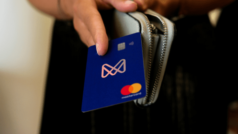 Fintech-ul britanic Monese, principalul competitor pentru Revolut, intră în România şi lansează conturi cu IBAN românesc