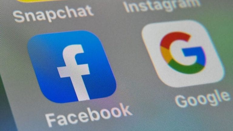 Facebook şi Google ar putea pierde peste 44 de miliarde de dolari din veniturile din publicitate, în 2020, din cauza coronavirusului