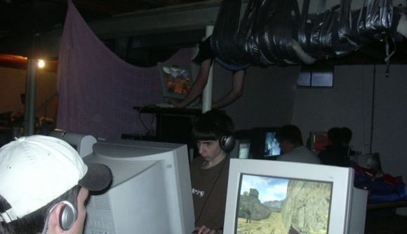 In curand va fi lansat un documentar despre o legenda a internetului: „duct-taped gamer”