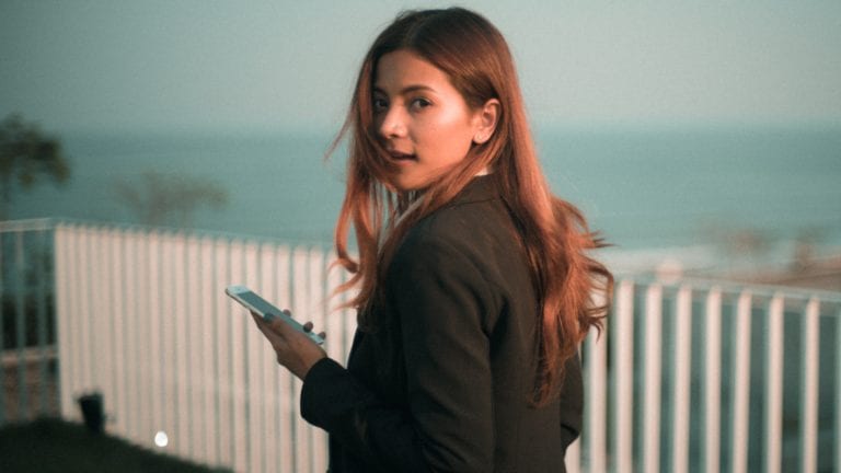 Ce este stalkerware-ul mobil şi câte femei afectează?