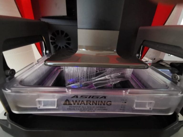 O firmă românească folosește tehnologia 3D pentru a ajuta spitalele în lupta împotriva Covid-19 O firmă românească folosește tehnologia 3D pentru a ajuta spitalele în lupta împotriva Covid-19