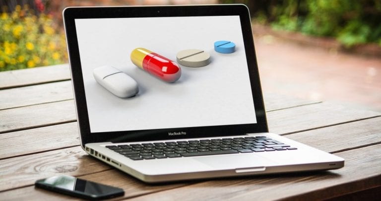 Farmacie online pe perioada COVID-19. Ce lanțuri farmaceutice îți trimit medicamentele acasă
