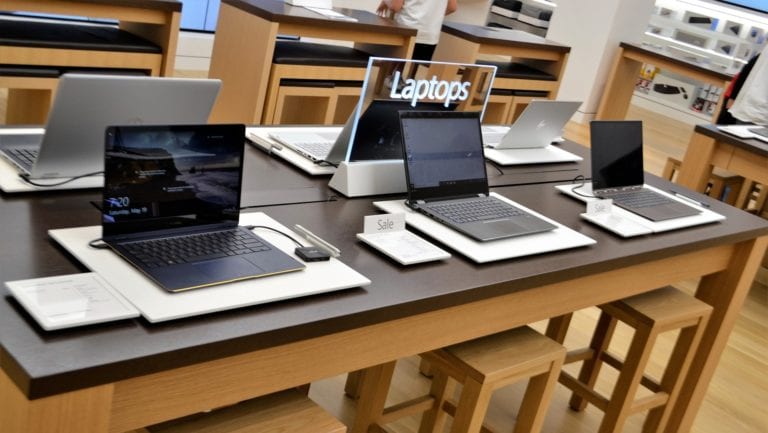 Munca de acasă a crescut cererea de notebook-uri şi tablete cu o treime