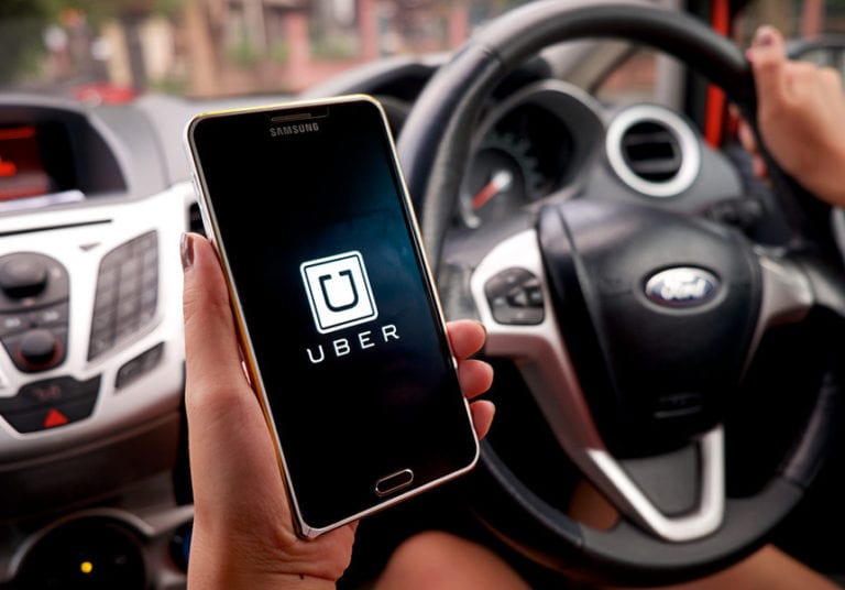 Uber Technologies va împărţi şoferilor şi curierilor săi milioane de măşti, la nivel global Uber Technologies va împărţi şoferilor şi curierilor săi milioane de măşti, la nivel global