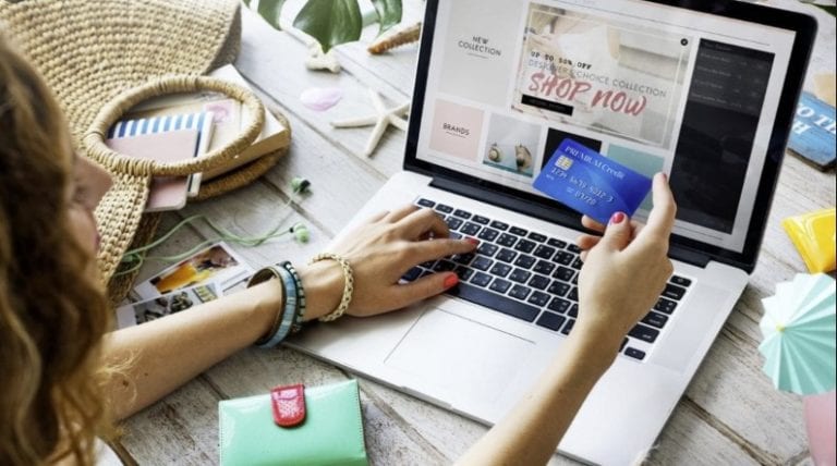 Comerţul online de bunuri de larg consum este încă într-un stadiu incipient în România