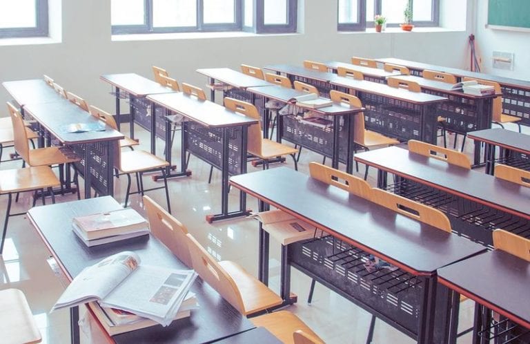 Burse pentru profesori, de la firme IT: S-a dat startul înscrierilor. Cine poate obţine finanţări în valoare de 5.000 euro