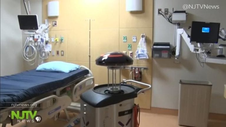 Xenex Germ-Zapping, robotul care ucide coronavirusul, a atras atenţia studiourilor de la Hollywood